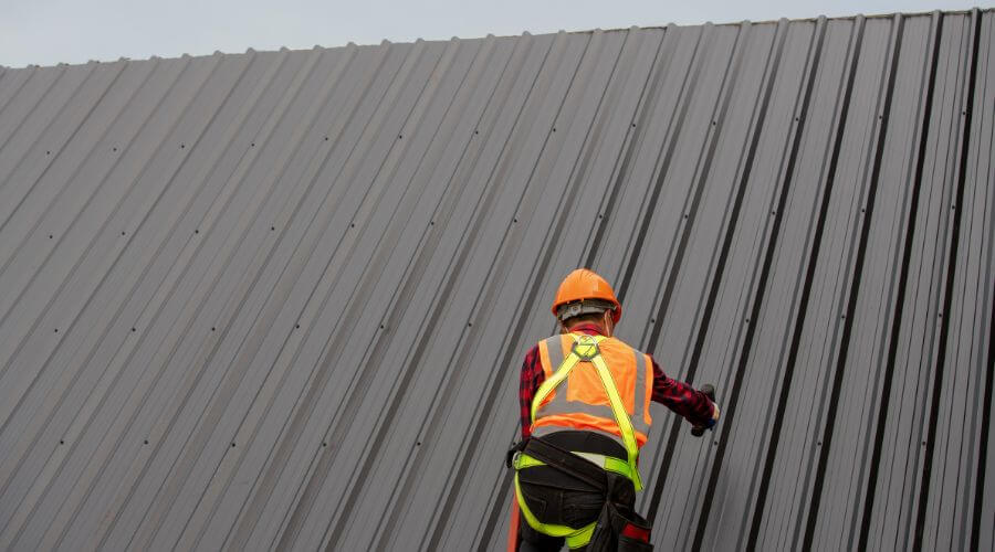 Professional gutter cleaning in Pittsfield, IL
